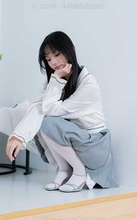 袜啵啵BoBoSocks NO.468 甜甜圈-高跟凉鞋、厚白丝、裸足、丝袜和裸足踩蓝莓剧情[150P]