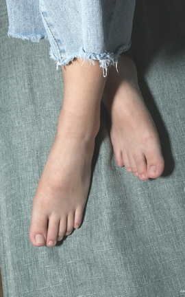 Pary摄影 NO.048 大学生秀秀展示36码小嫩脚[107P]