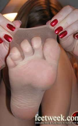 Feetweek 国外黑丝美足2003刊 0313[53P]