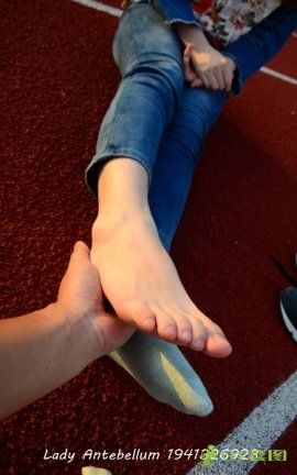 高校妹子丝足写真-做做[72P]