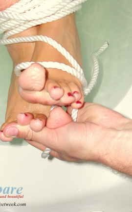 Feetweek 国外黑丝美足2003刊 0521[32P]