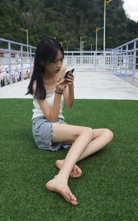 Pary摄影 NO.005 使出混身解数终于哄得表妹拍了套吊带美脚[172P]