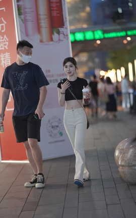 精选街拍作品 NO.1500 紧身白裤小女友[73P]