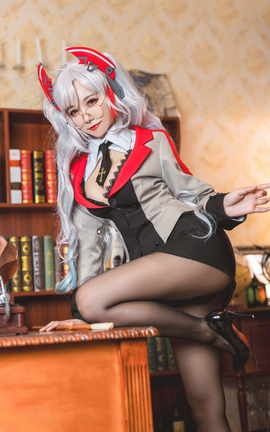 Momoko葵葵 欧根教师[21P]