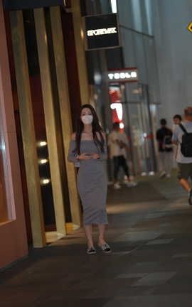 精选街拍作品 NO.1579 漂亮的一字长裙小姐姐[36P]